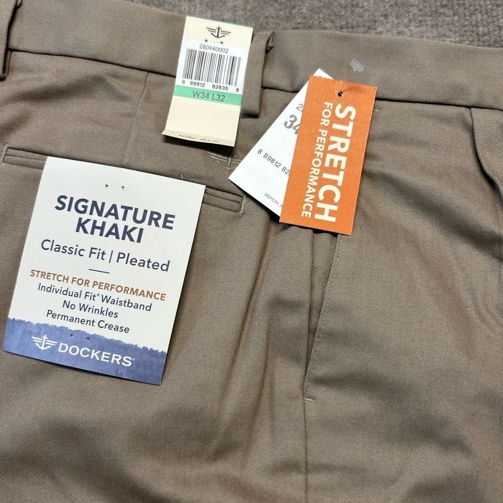 Dockers Men's Tan Signature Khakis